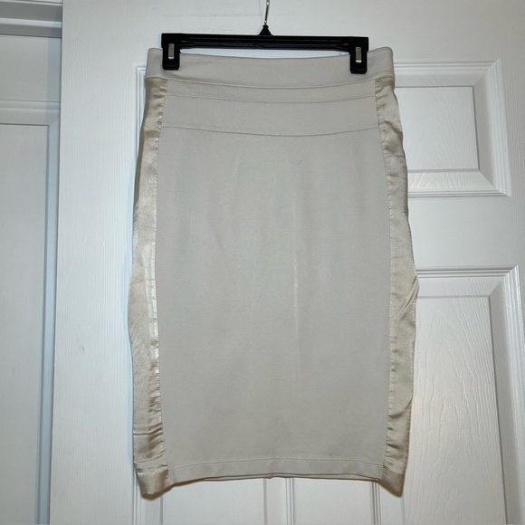 Patrizia Pepe Ivory / Cream Lightweight Straight Pencil Skirt Womens size 1 - Picture 1 of 7